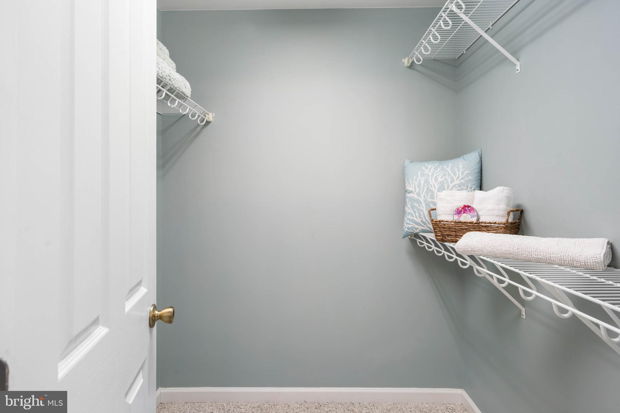 BAYVILLE SHORES - Residential