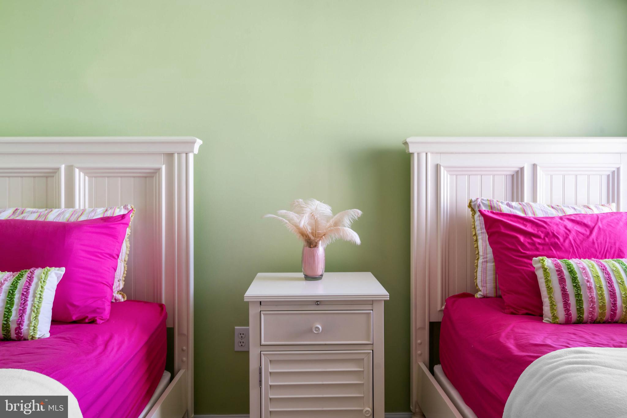 BAYVILLE SHORES - Residential