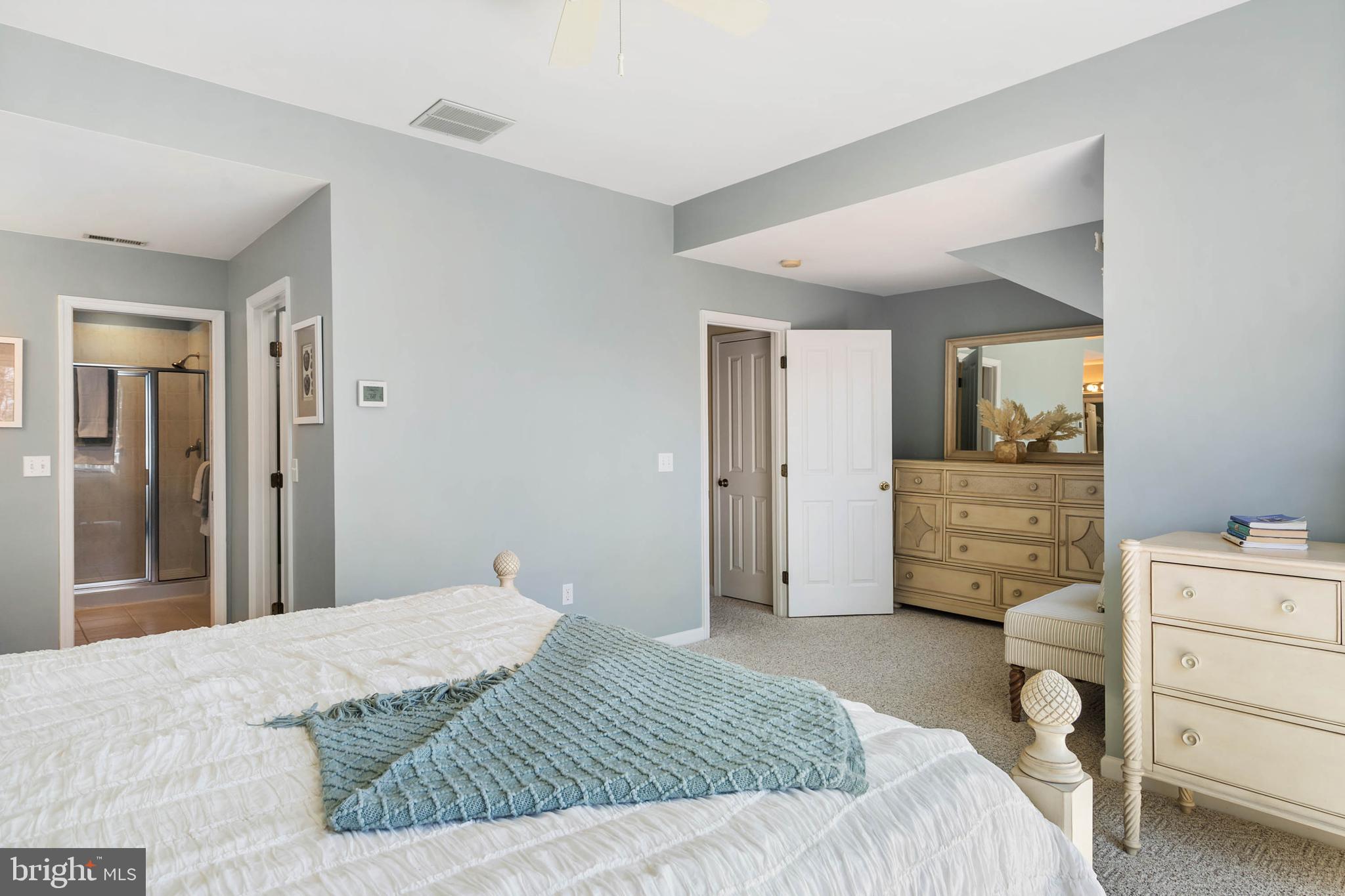 BAYVILLE SHORES - Residential