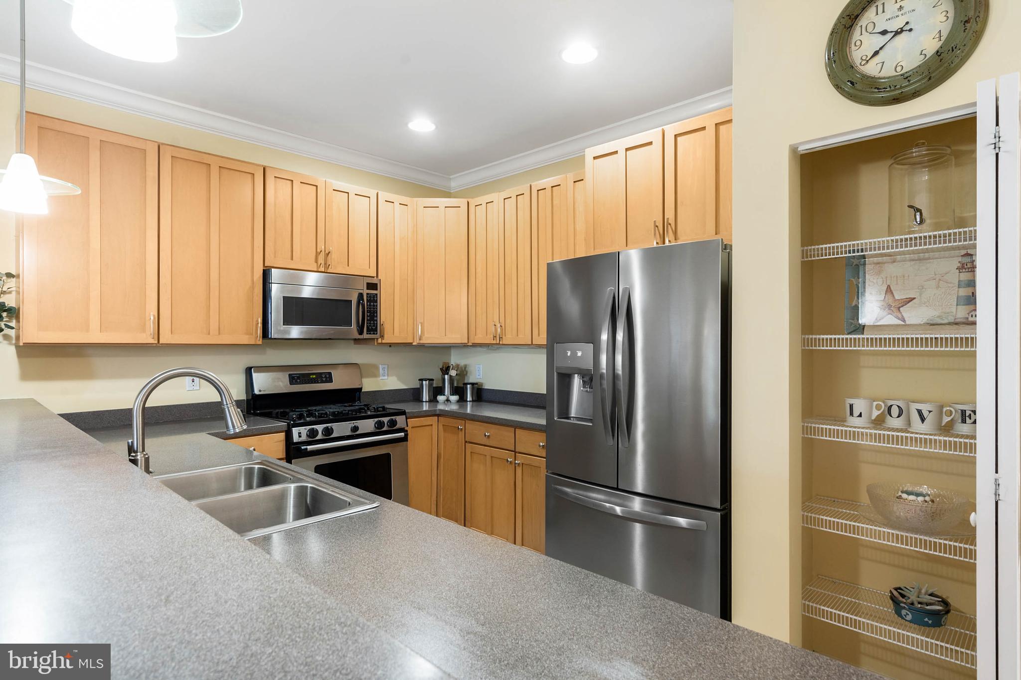 BAYVILLE SHORES - Residential