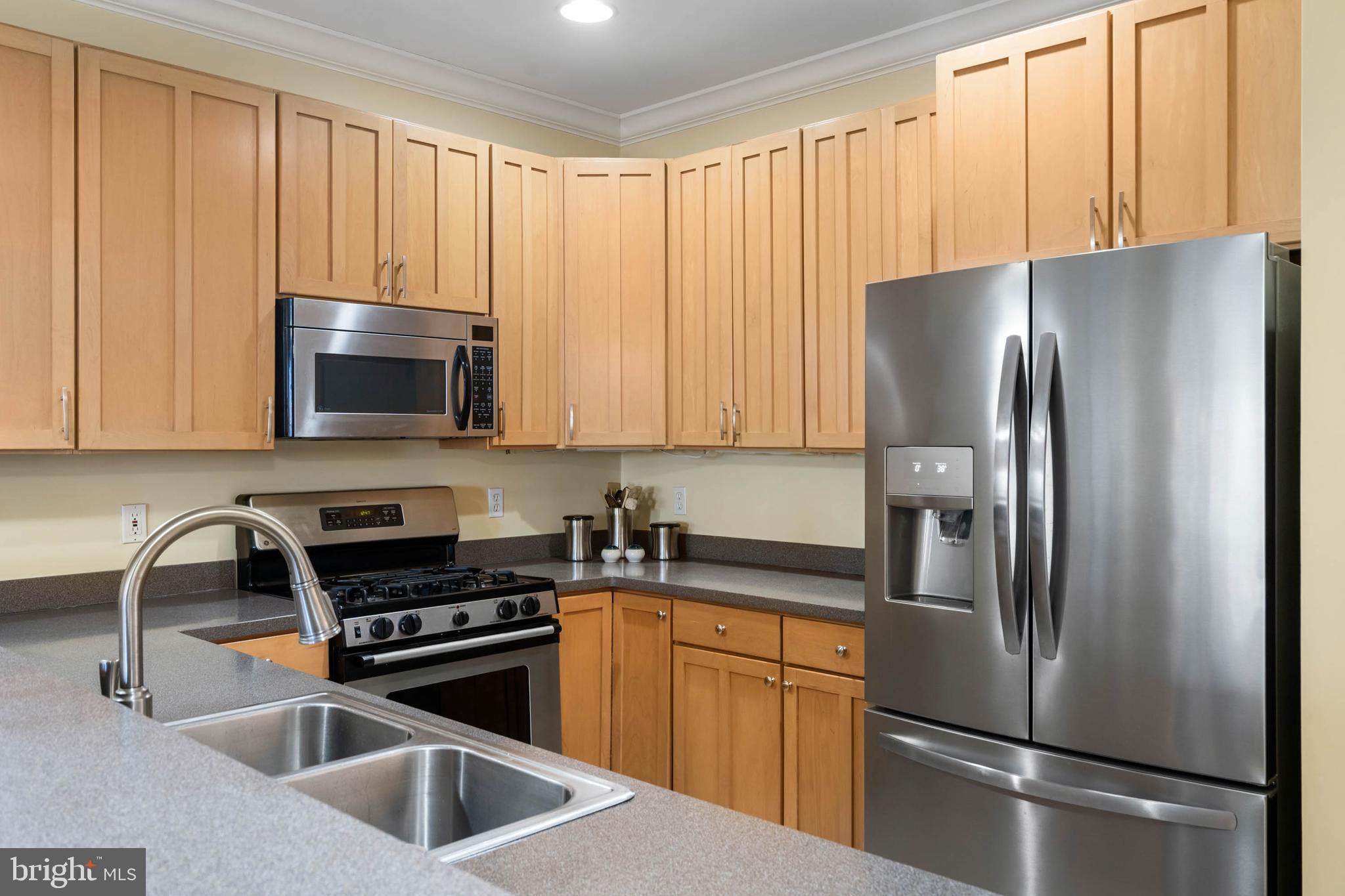 BAYVILLE SHORES - Residential