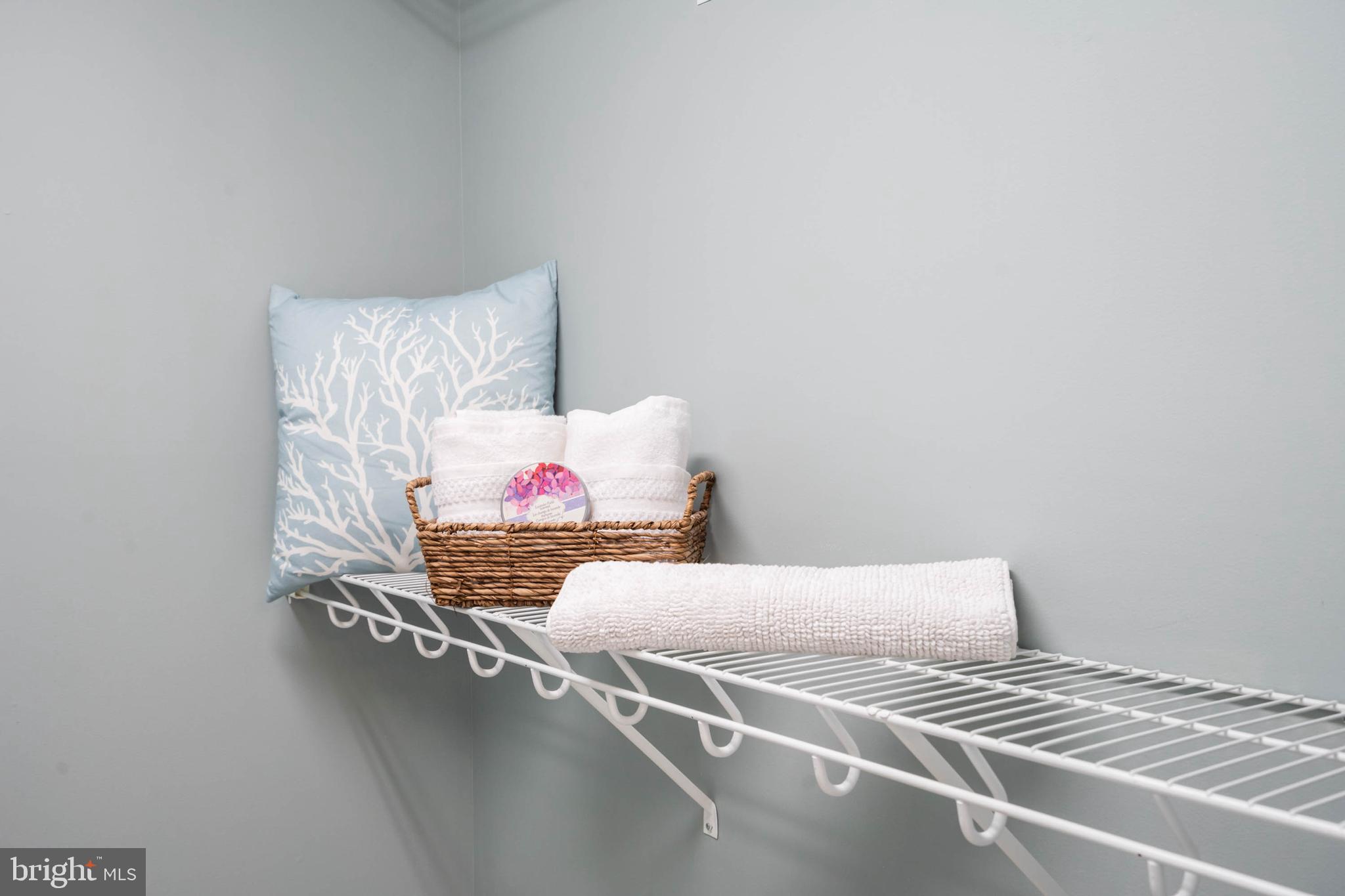 BAYVILLE SHORES - Residential