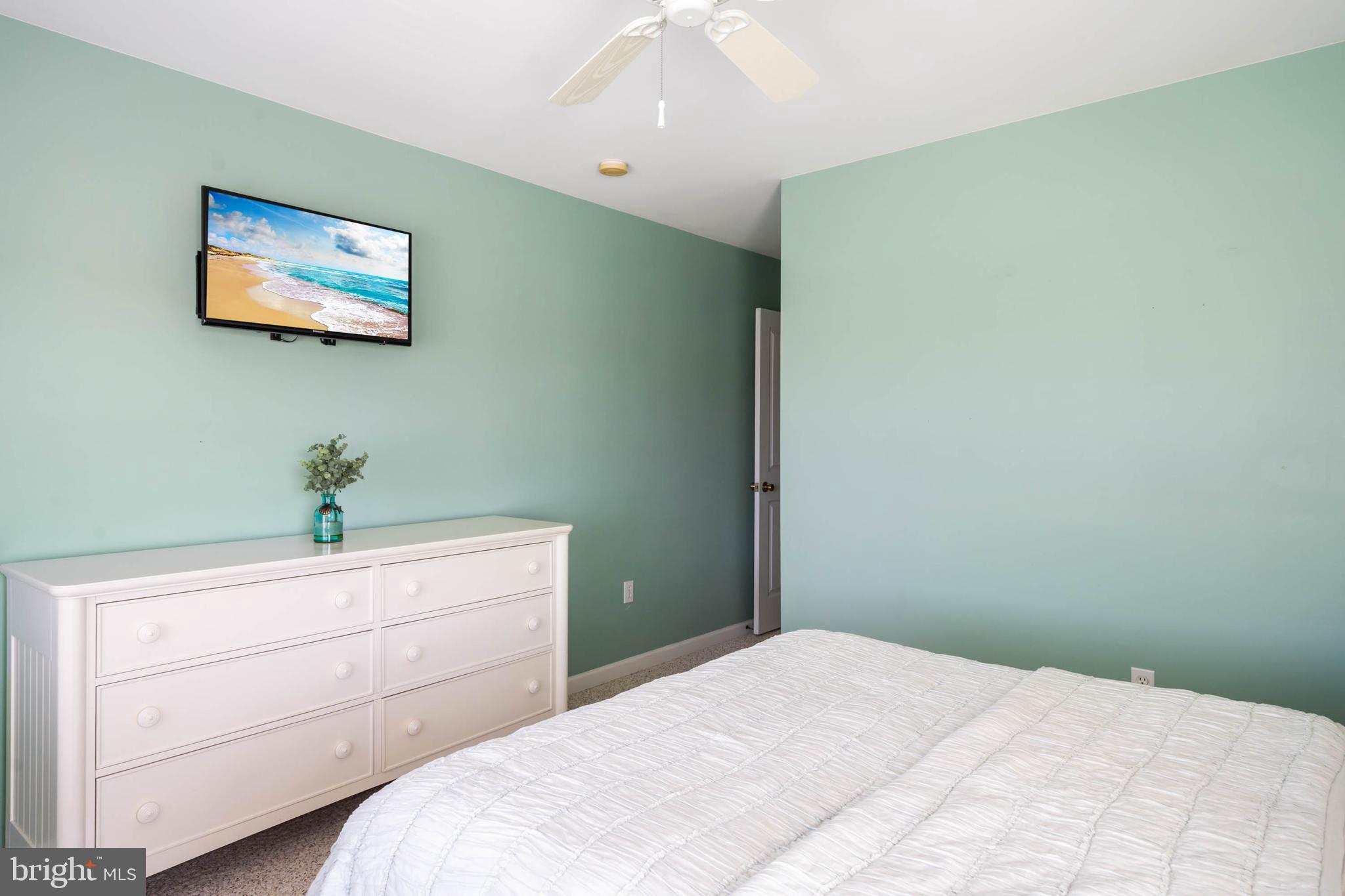 BAYVILLE SHORES - Residential