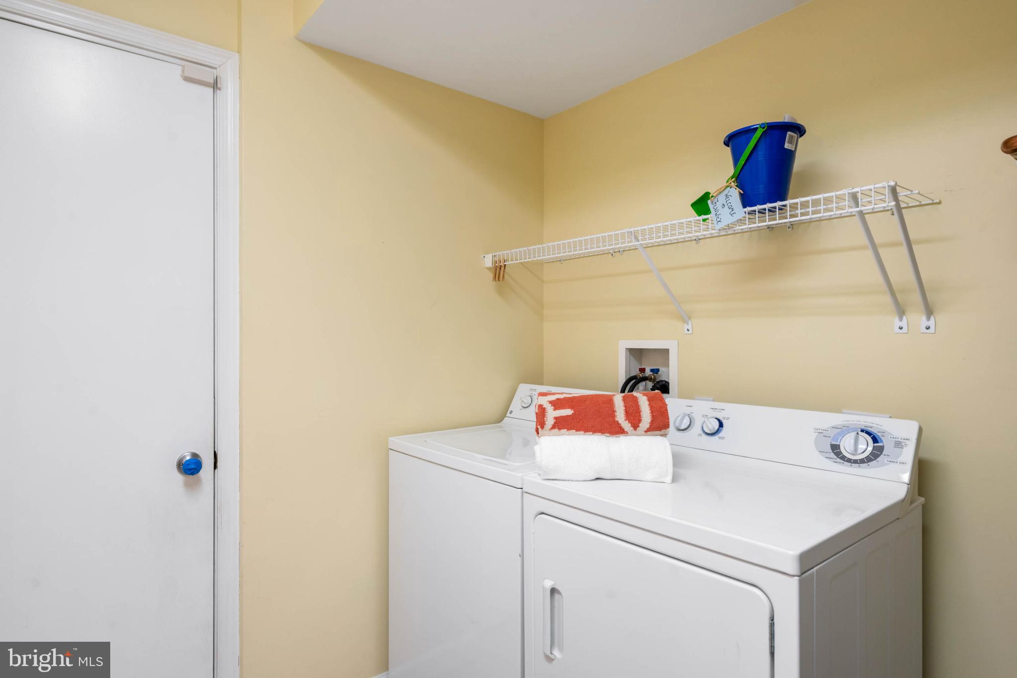 BAYVILLE SHORES - Residential