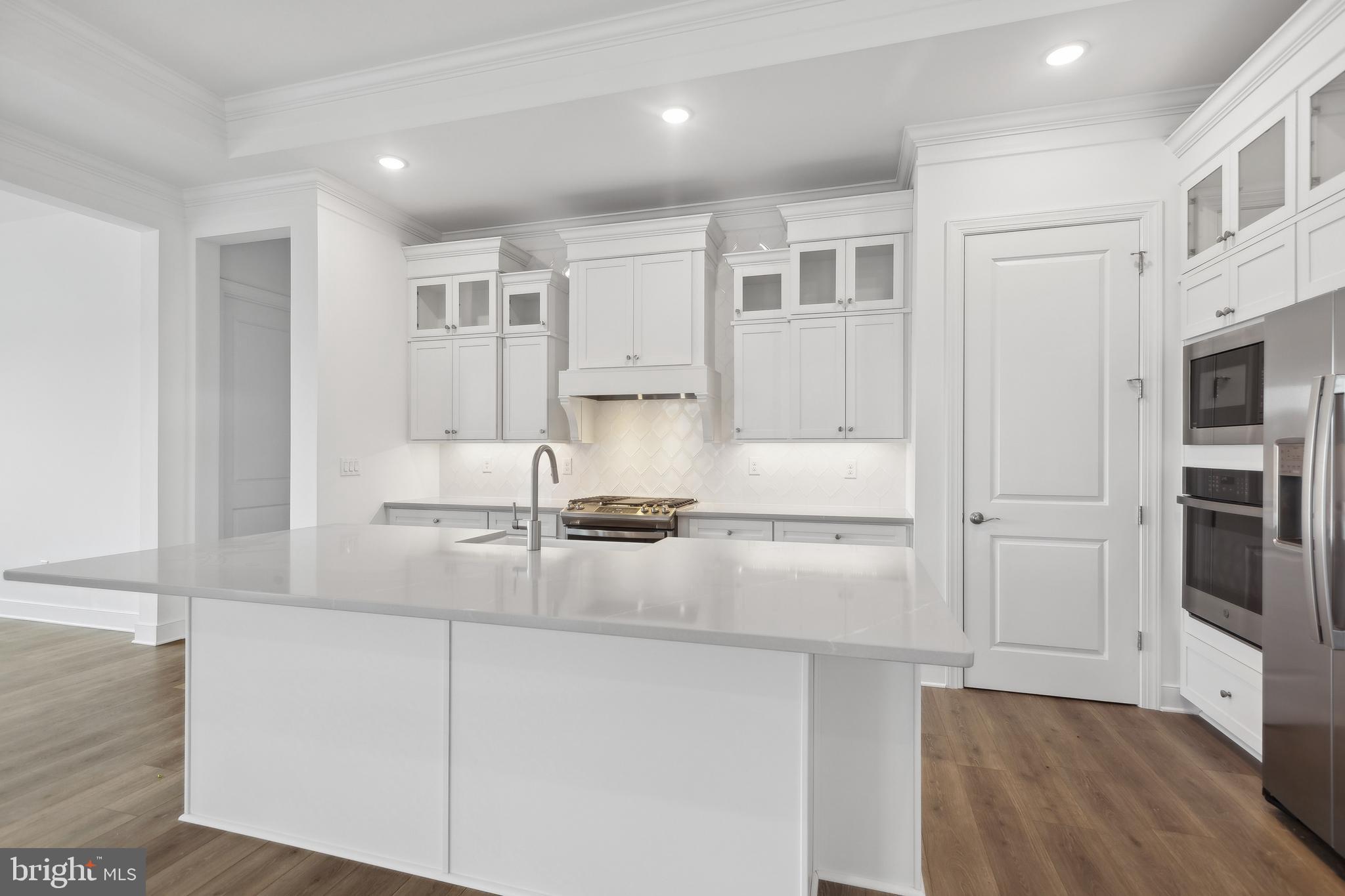 FOUR SEASONS AT KENT ISLAND - Residential