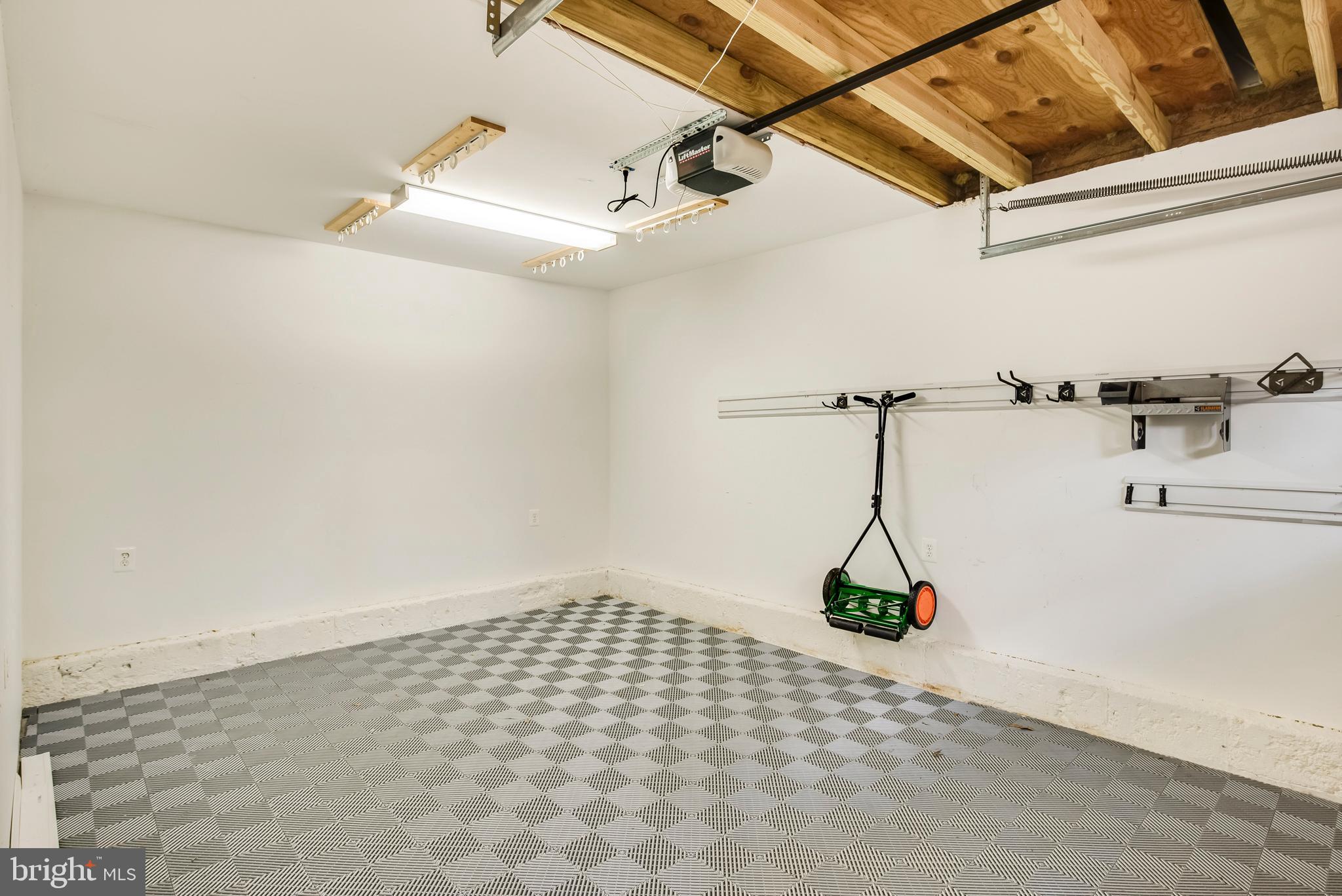 EASTPORT - Residential Lease