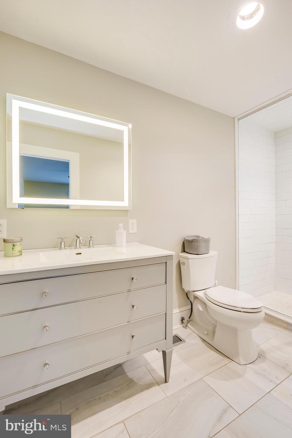 EASTPORT - Residential Lease