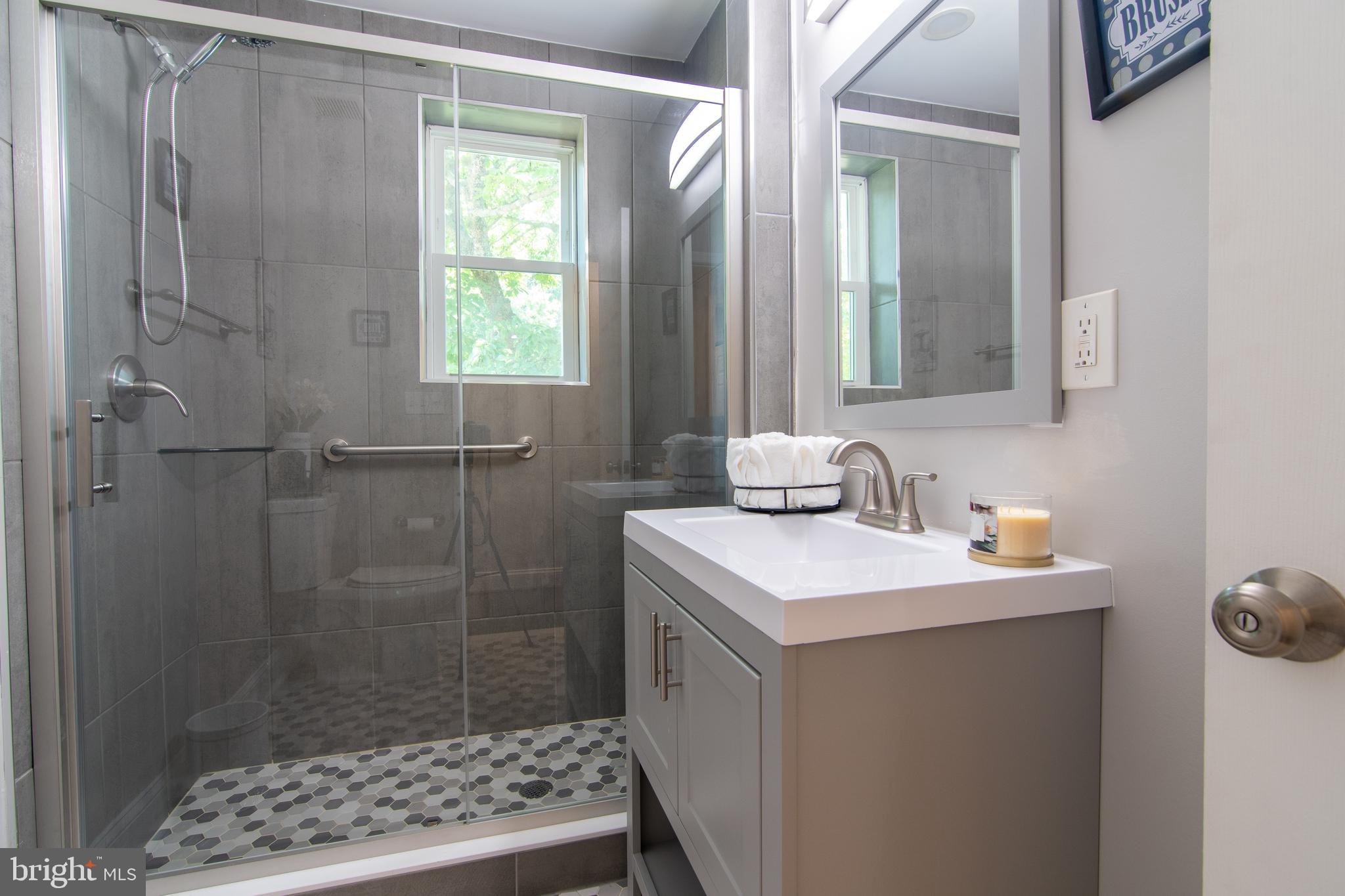 TEMPLE HILLS - Residential