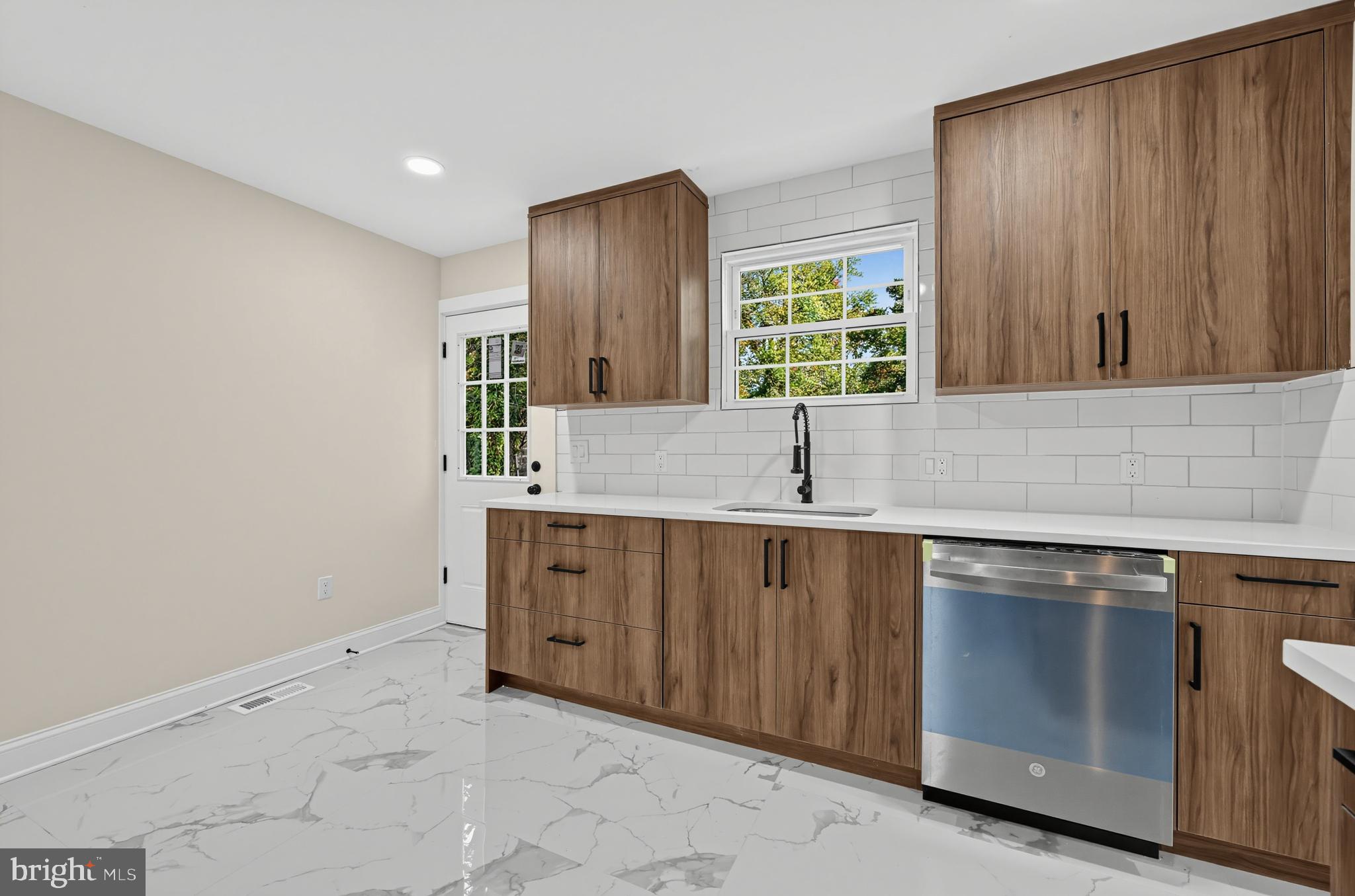 2 PERSHING AVENUE