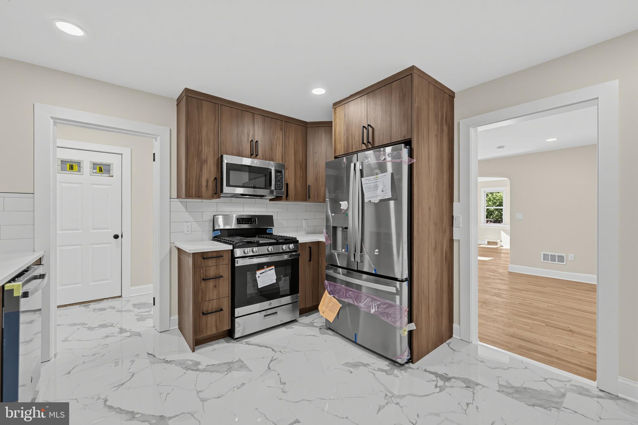 2 PERSHING AVENUE