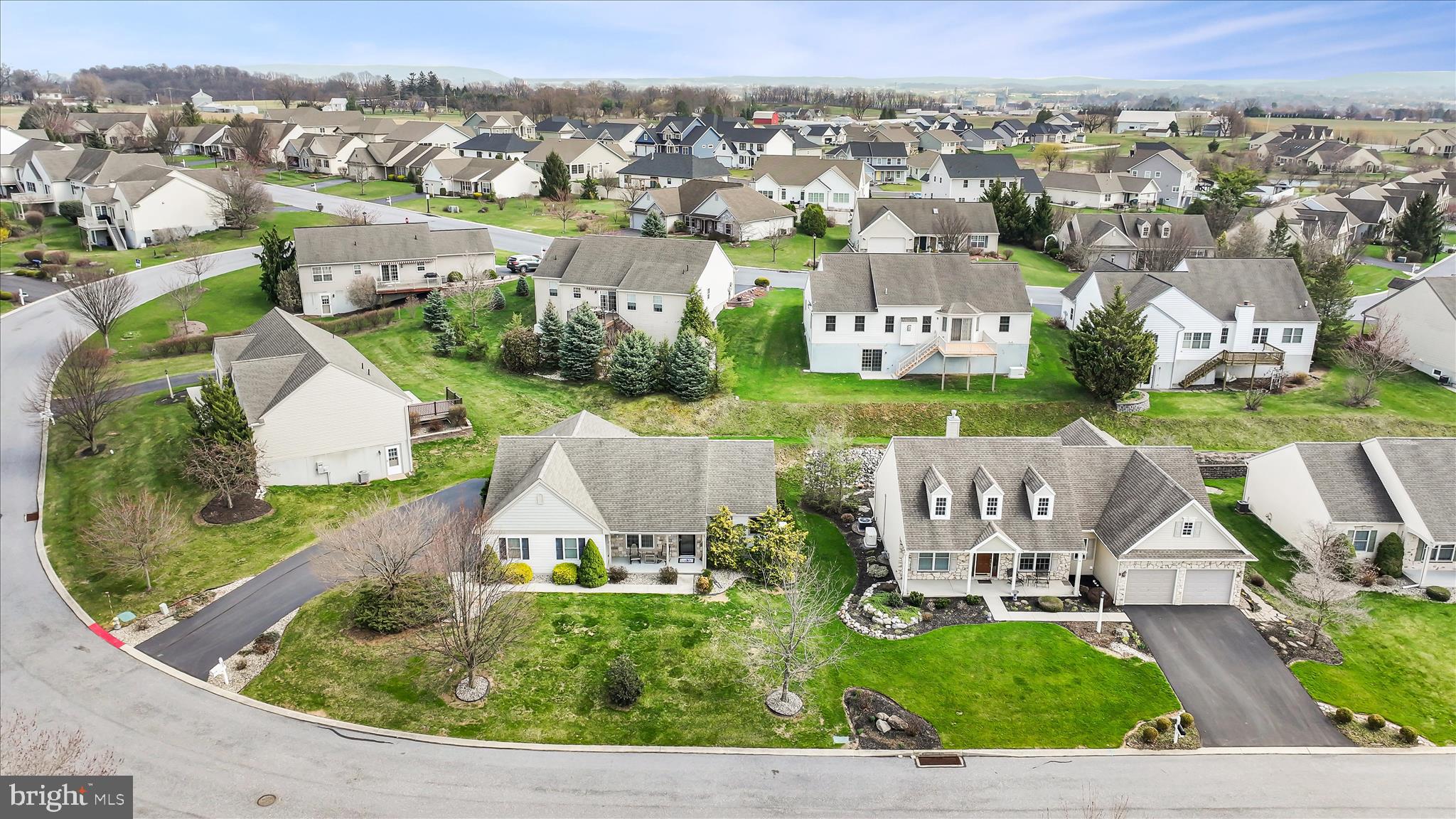 858 WATER EDGE CT