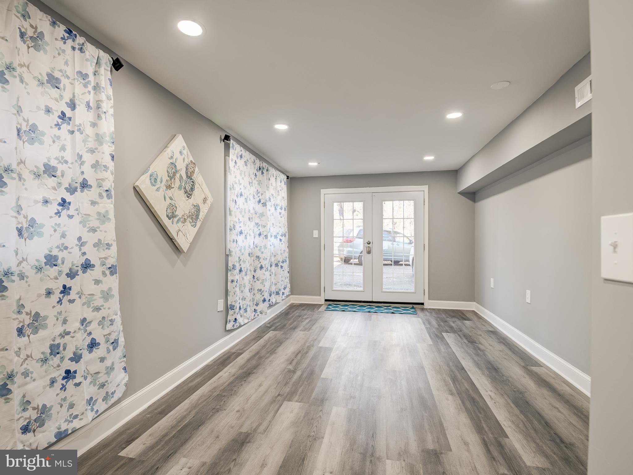 RESTON - Residential