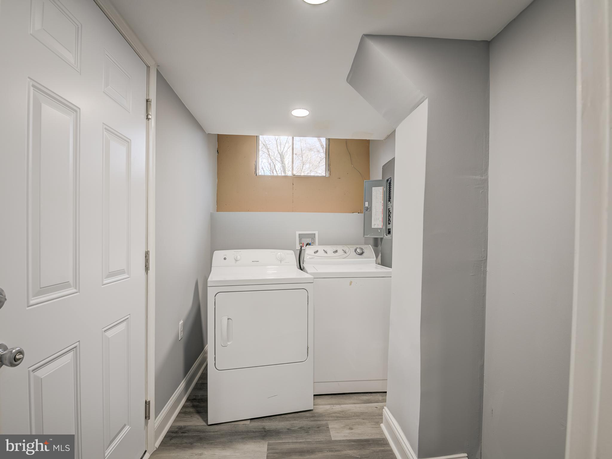 RESTON - Residential