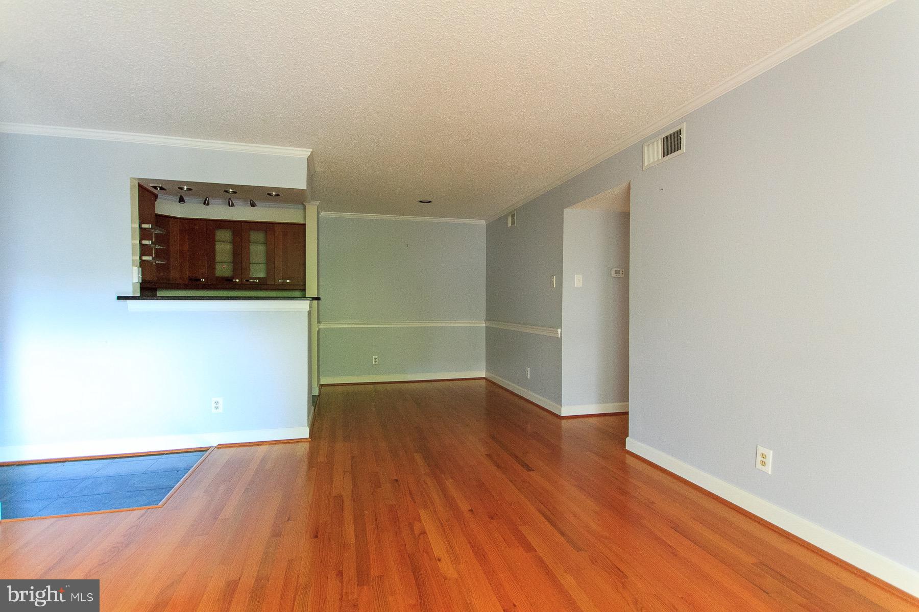 1530 LINCOLN WAY 204