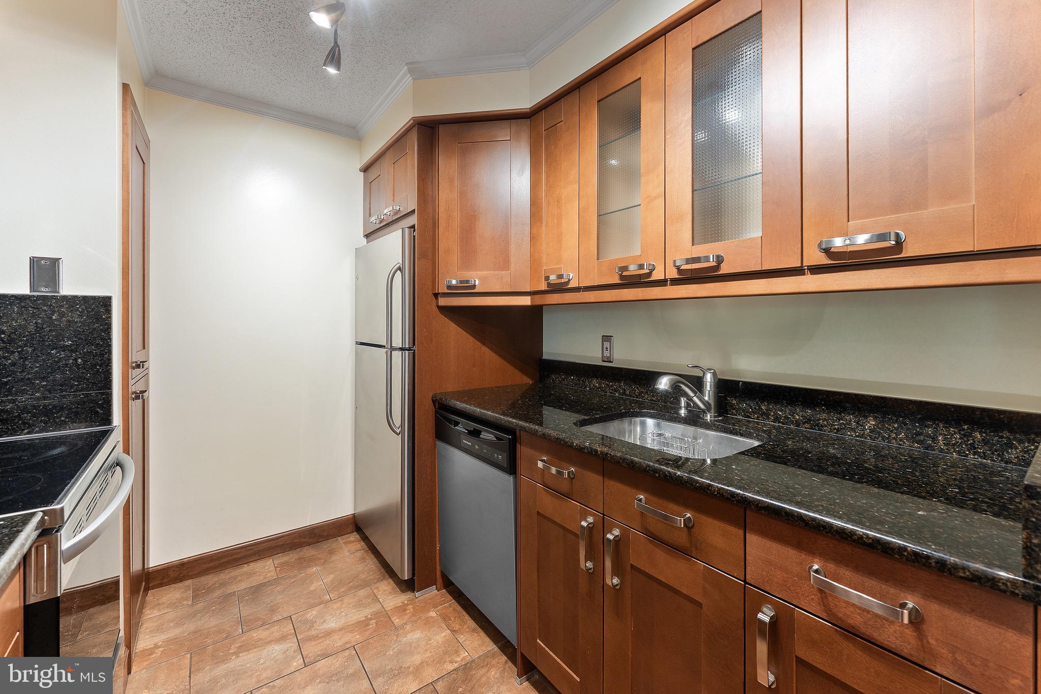 1530 LINCOLN WAY 204
