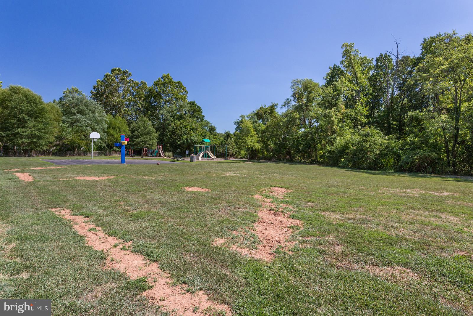WOODLAND BEACH - Residential