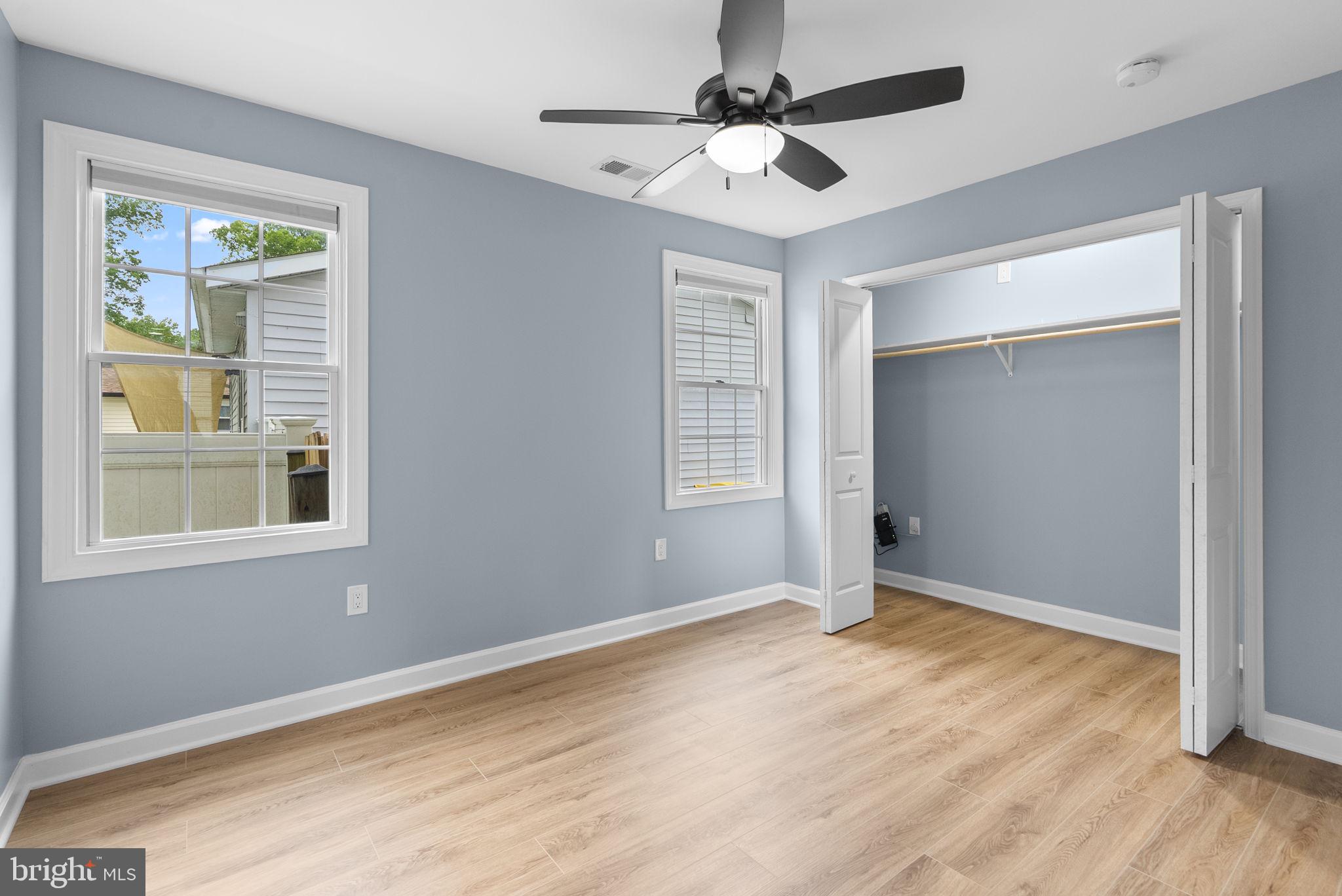 WOODLAND BEACH - Residential