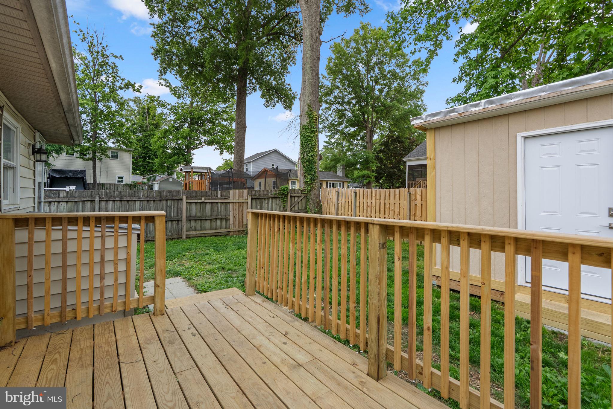 WOODLAND BEACH - Residential