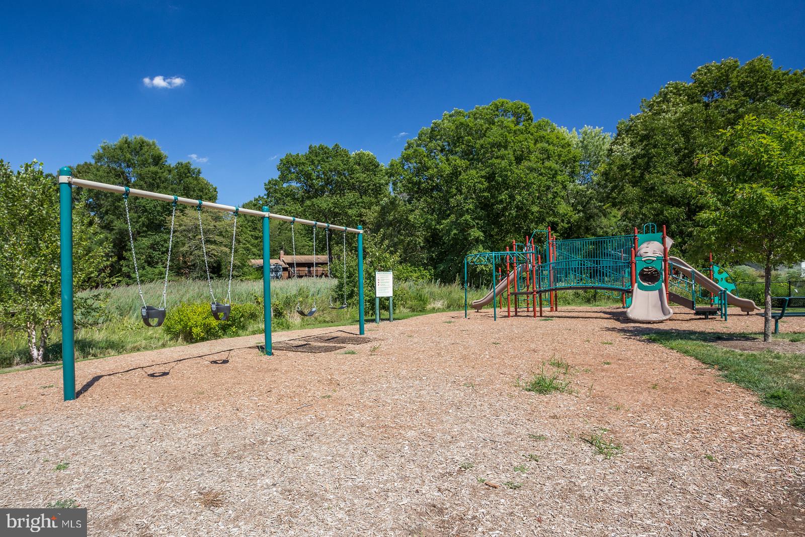 WOODLAND BEACH - Residential