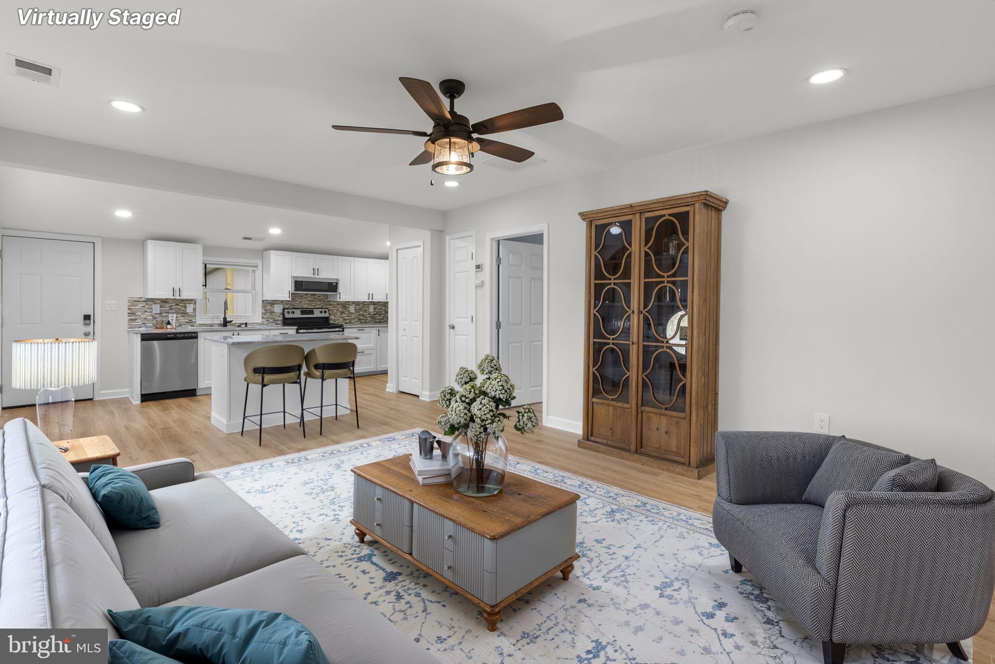 WOODLAND BEACH - Residential