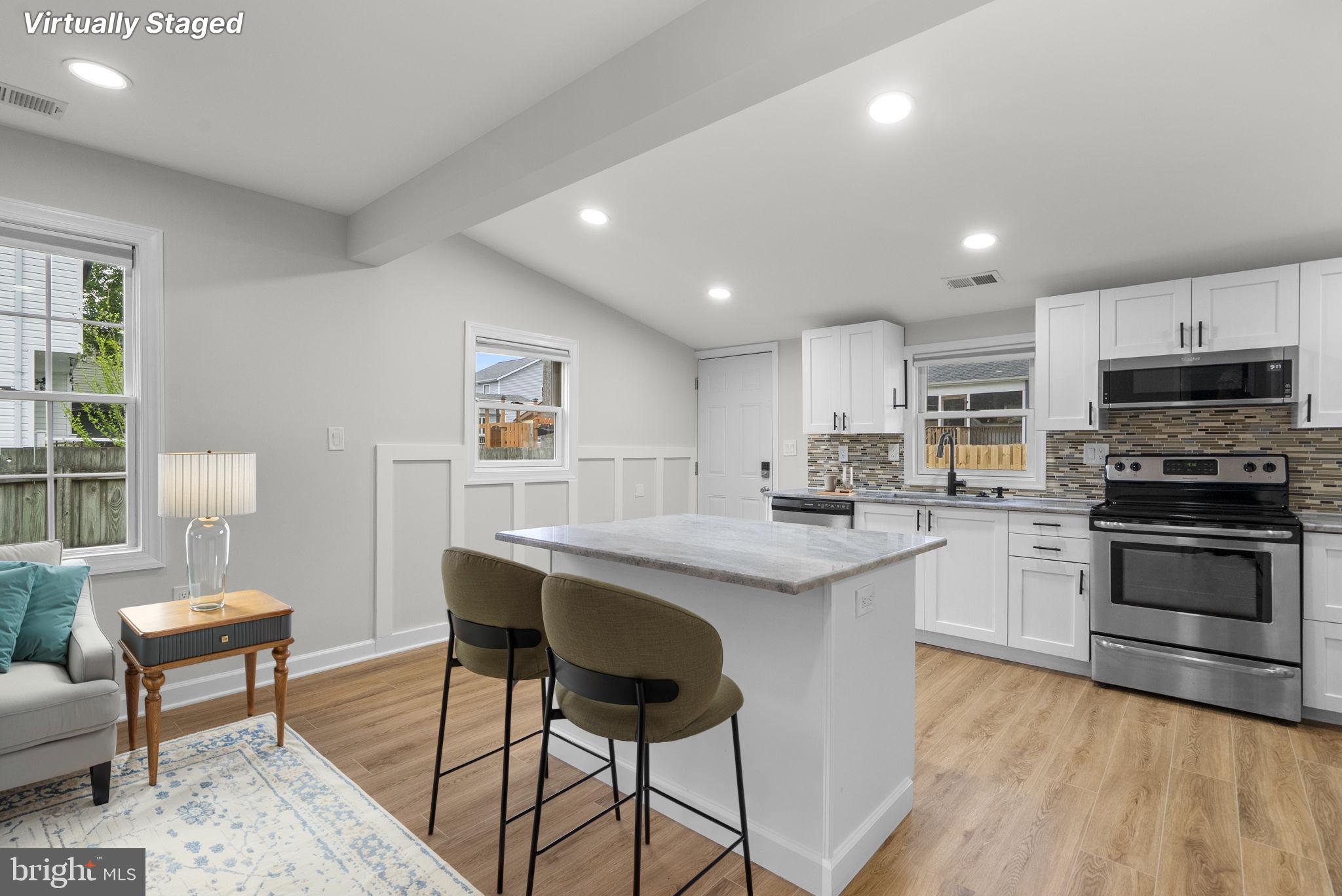 WOODLAND BEACH - Residential