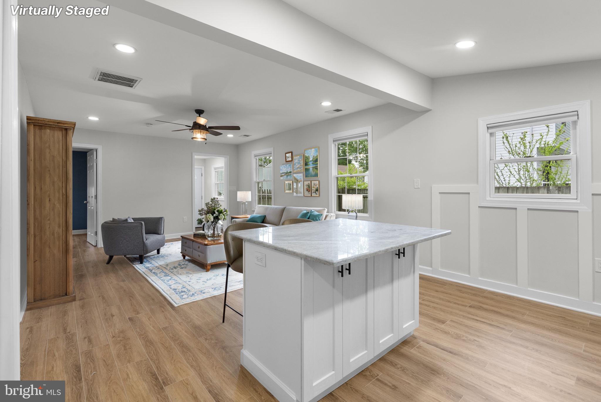 WOODLAND BEACH - Residential