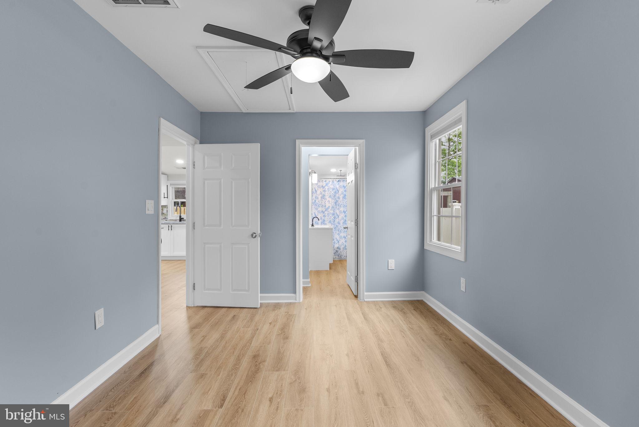 WOODLAND BEACH - Residential