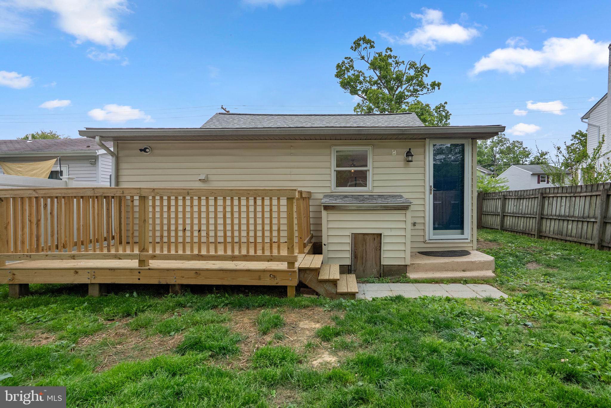 WOODLAND BEACH - Residential