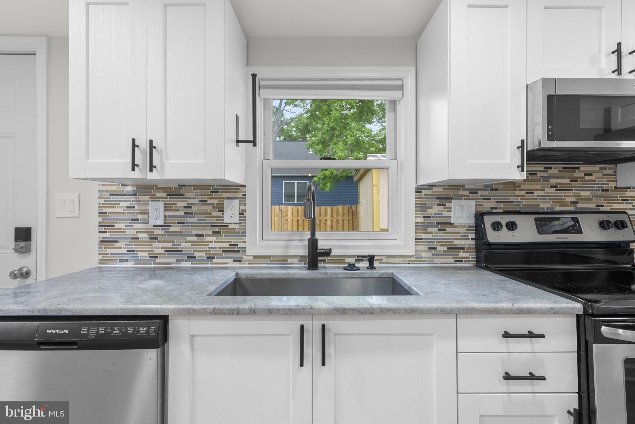 WOODLAND BEACH - Residential