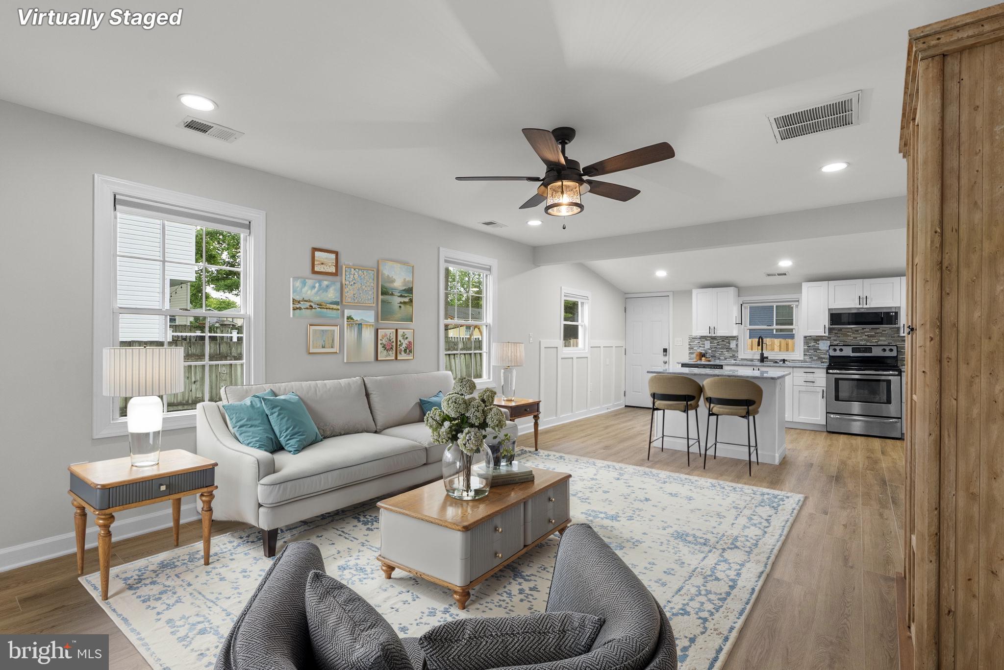 WOODLAND BEACH - Residential