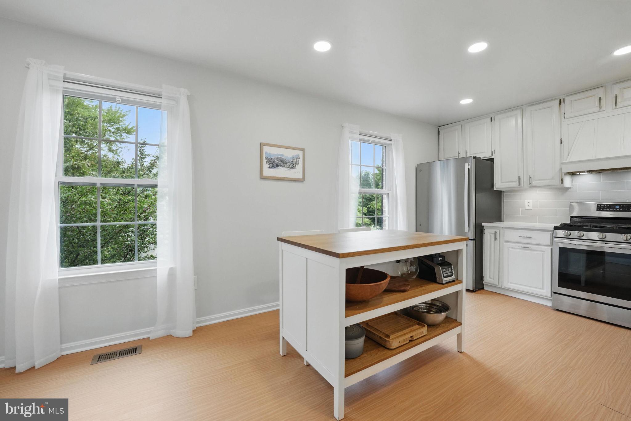 BROADMOORE HILLS - Residential