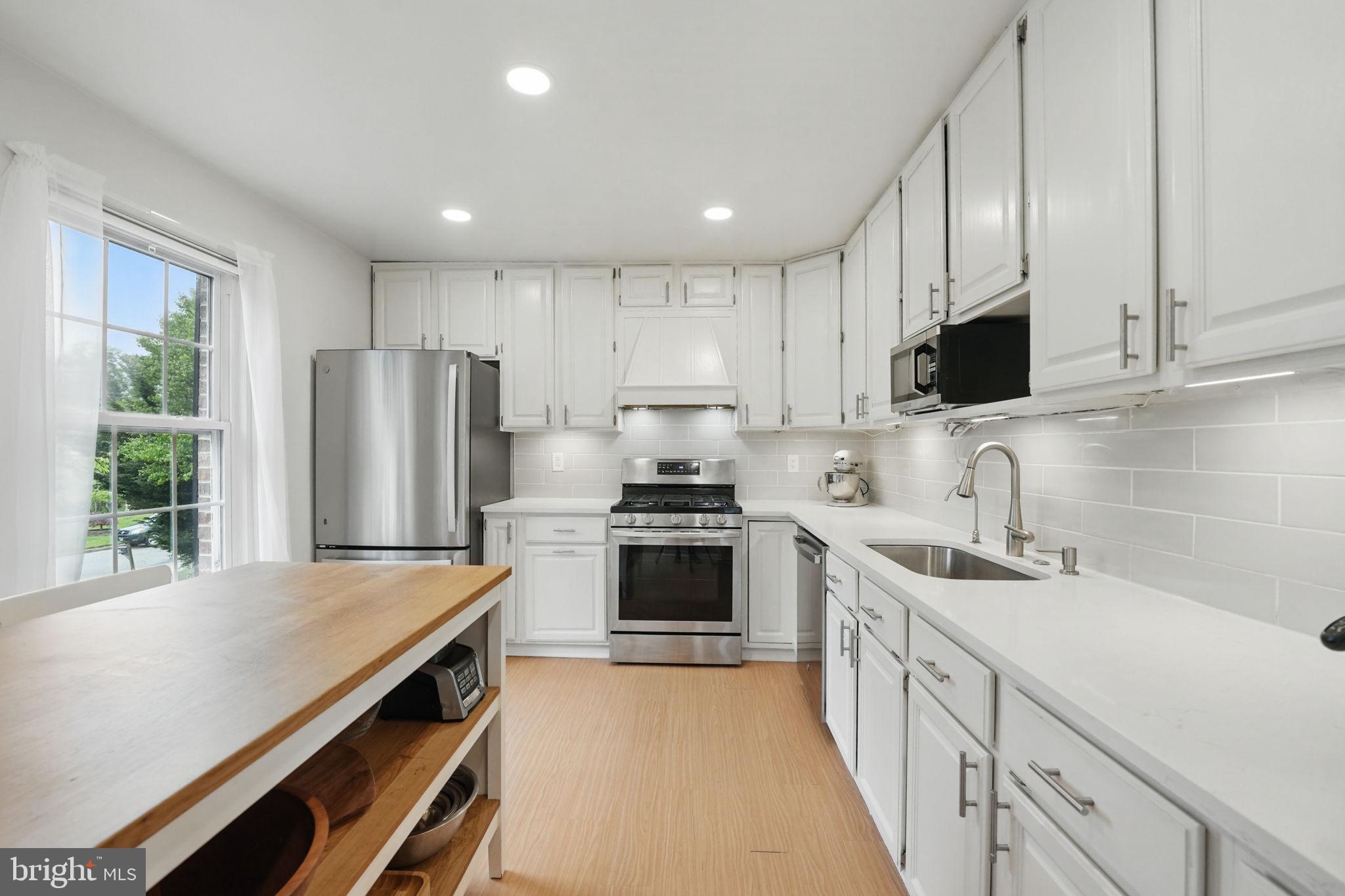 BROADMOORE HILLS - Residential