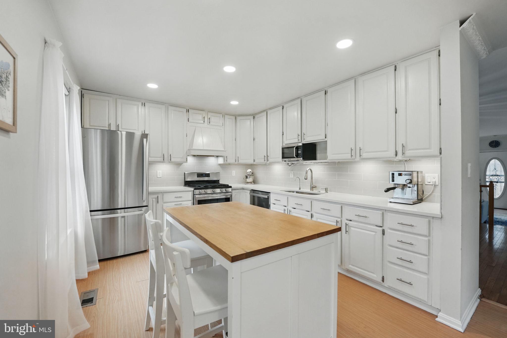 BROADMOORE HILLS - Residential