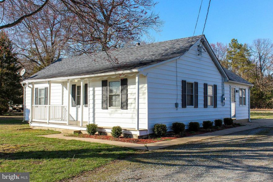 CHARMING BUNGALOW. CUTE AS A PIN WITH NEW FLOORING AND NEW PAINT IN A NEUTRAL COLOR PALLETTE. THREE BEDROOMS AND ONE BATH ARE INCLUDED IN THE MODERN AND QUAINT FEATURES OF THIS HOME. LARGE ALMOST ONE ACRE LOT, ONE CAR GARAGE AND COZY FRONT PORCH ADD TO THE VALUE. SHORT SALE PROCESS HAS STARTED WITH BOA.