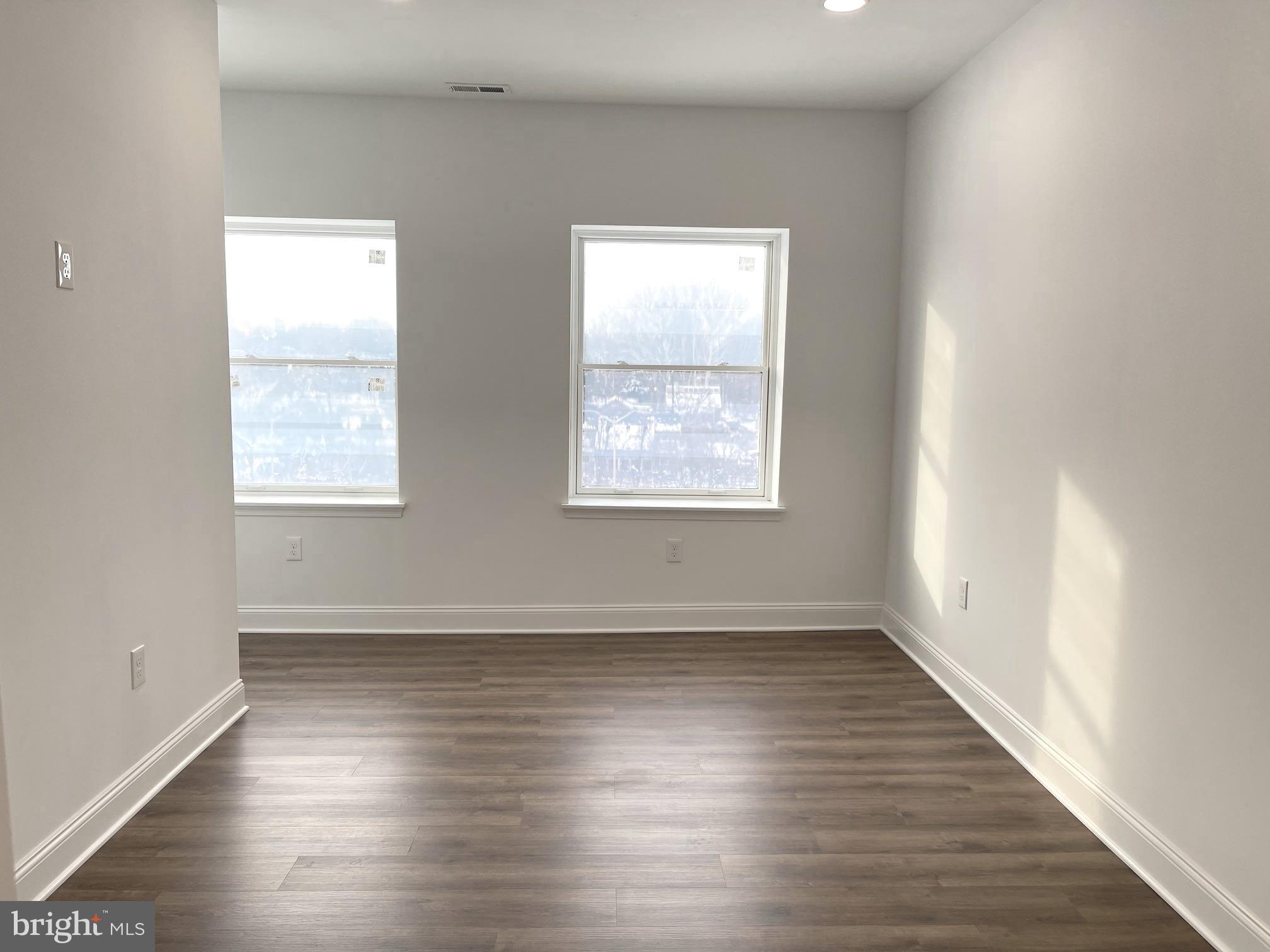 NEWTOWN BUSINESS COM - Residential Lease