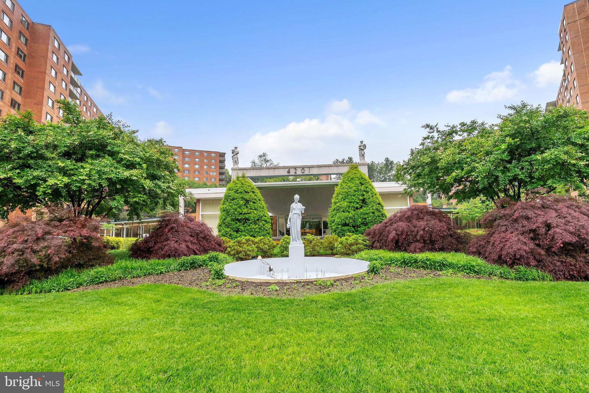 4201 CATHEDRAL AVENUE NW 918W