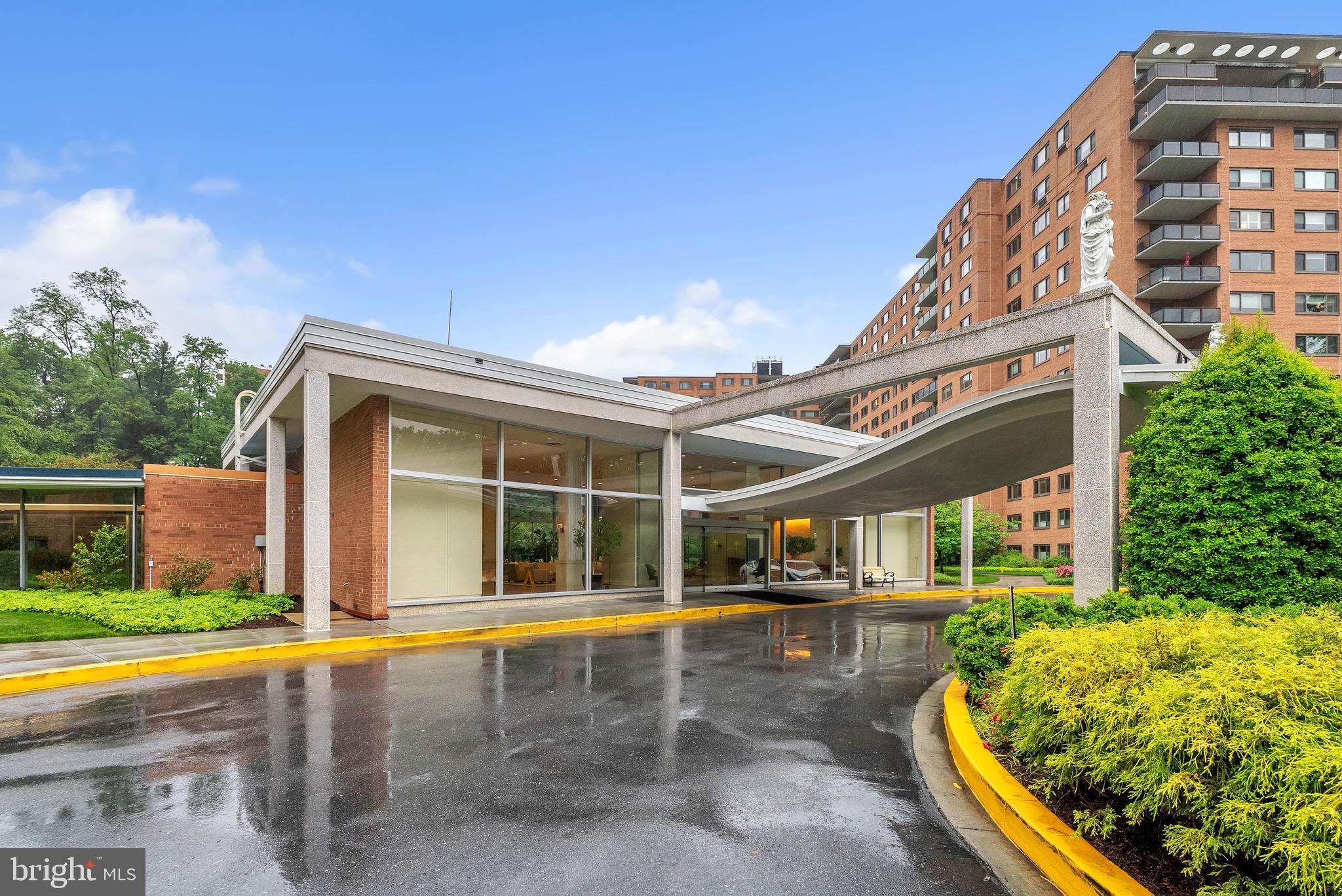 4201 CATHEDRAL AVENUE NW 918W