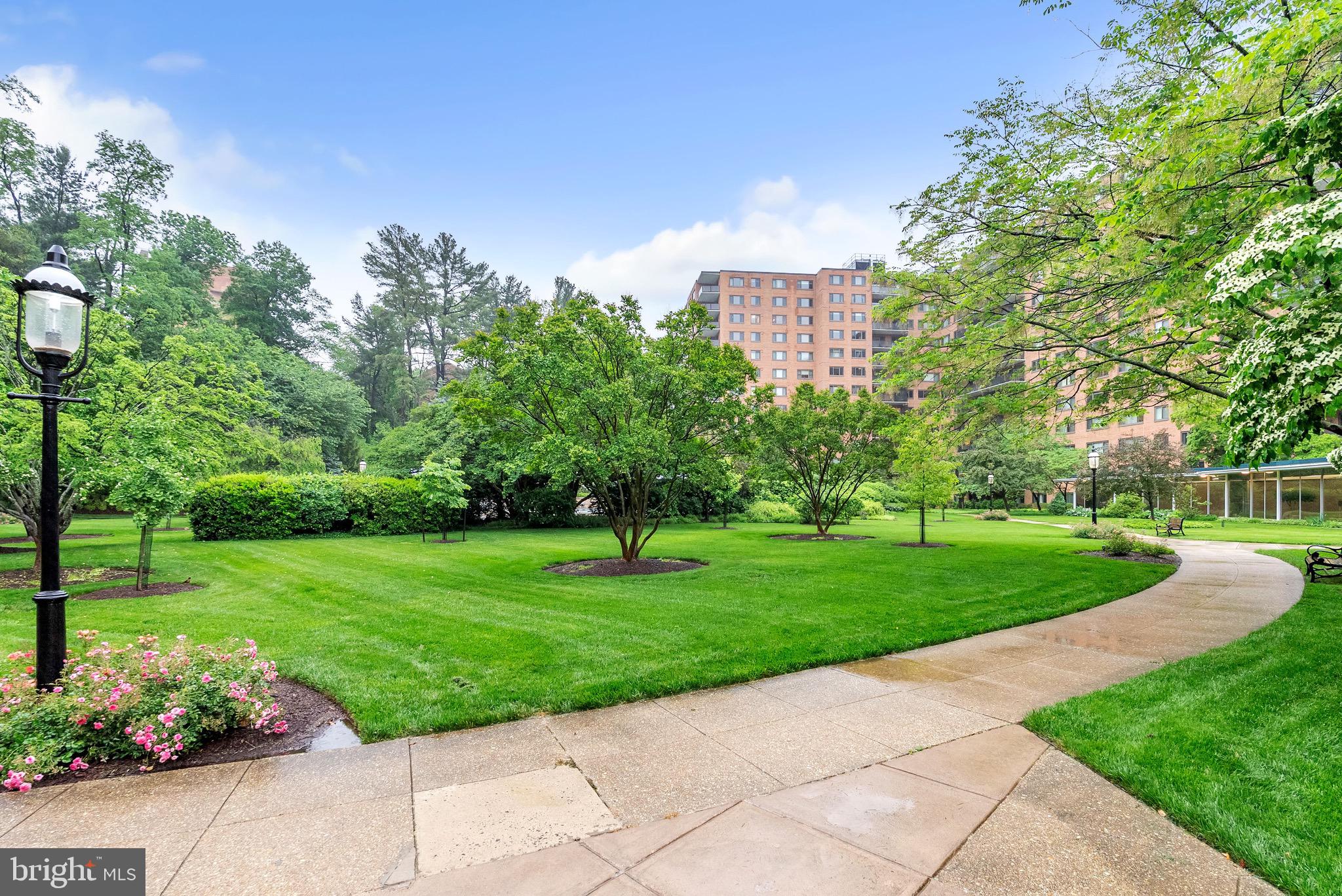 4201 CATHEDRAL AVENUE NW 918W