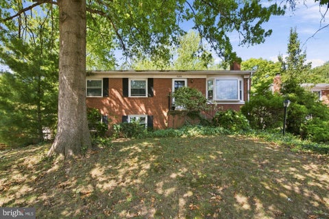 Photo of 5256 Medwick Court, WOODBRIDGE, VA 22193 (MLS # VAPW2132630)