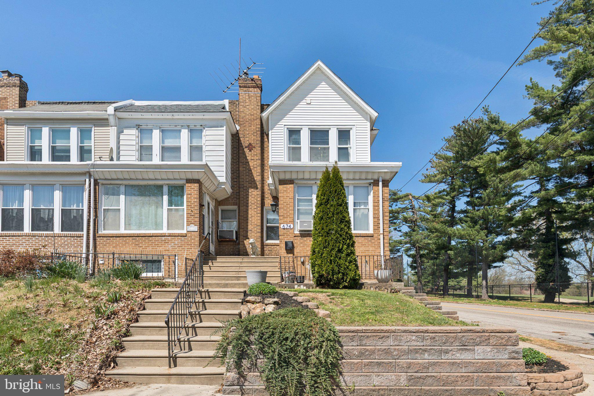 ROXBOROUGH - Residential