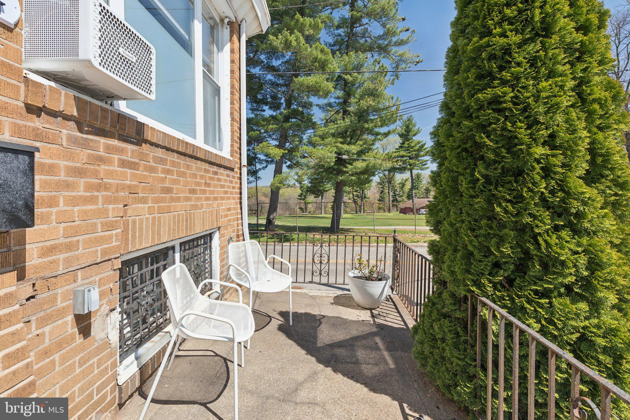 ROXBOROUGH - Residential