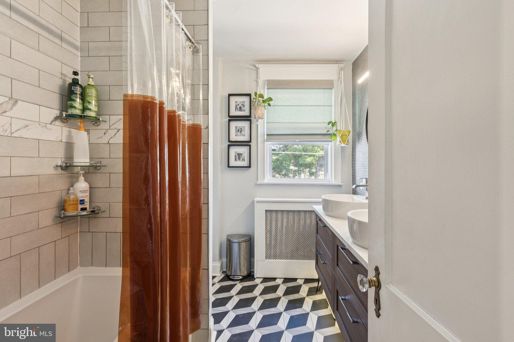 ROXBOROUGH - Residential