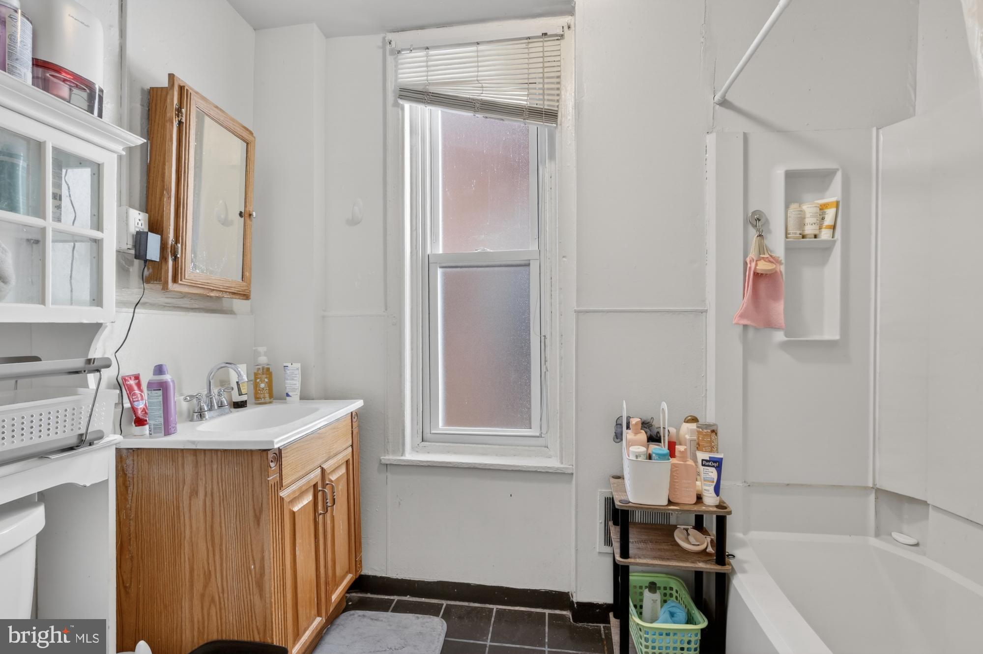 UNIVERSITY CITY - Residential Lease