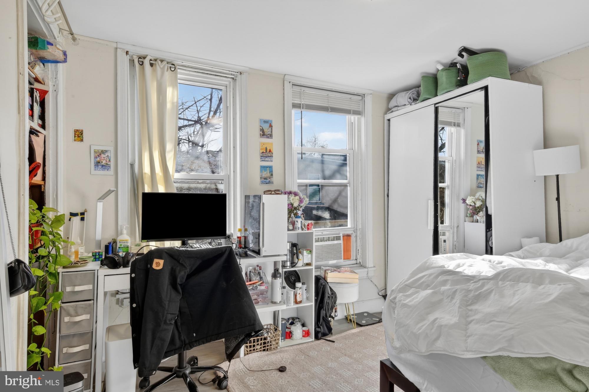 UNIVERSITY CITY - Residential Lease