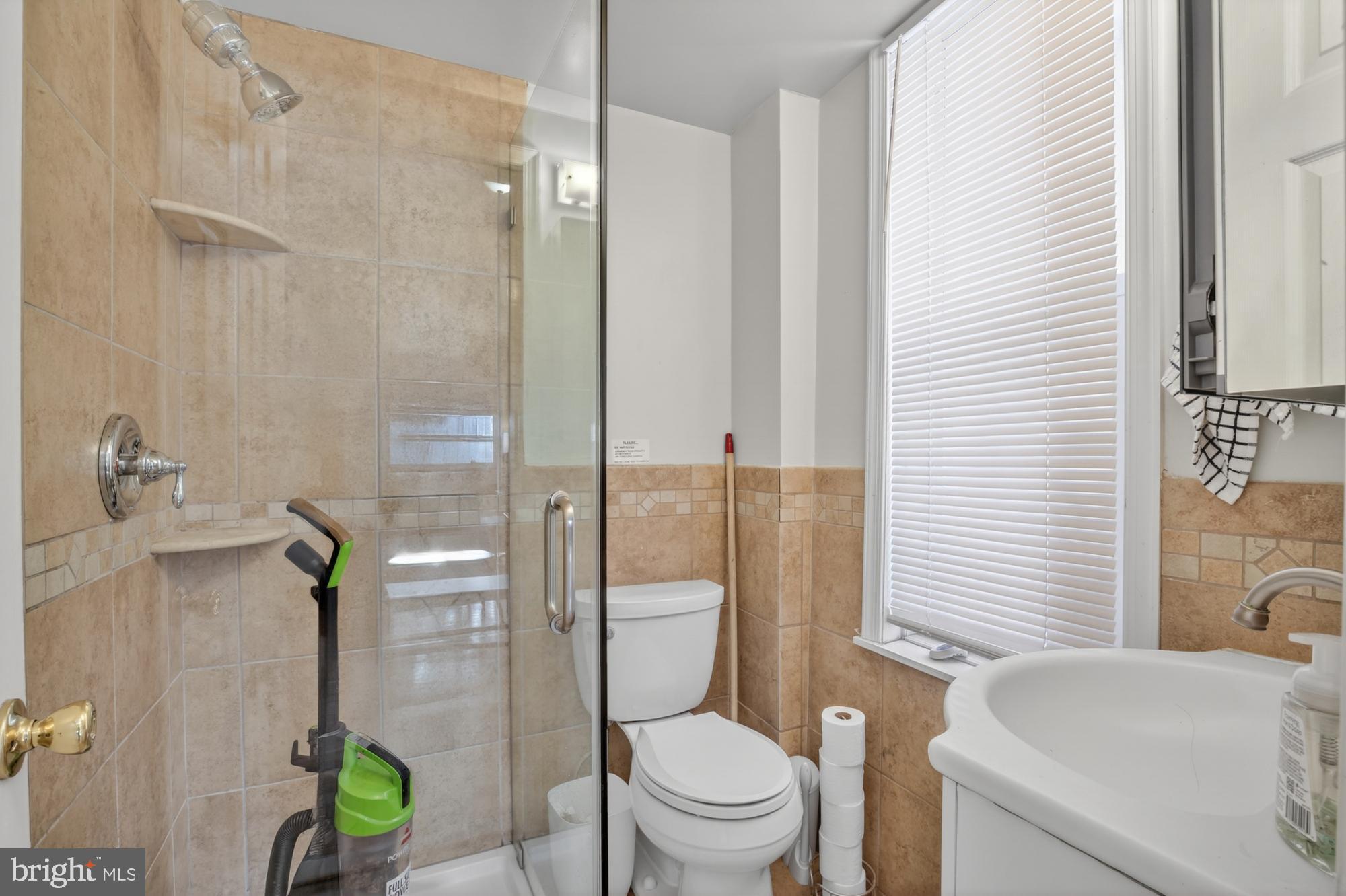 UNIVERSITY CITY - Residential Lease