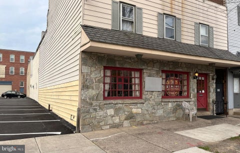 Condo For Rent - 129 E High Street #UNIT A<br/> POTTSTOWN, PA 19464