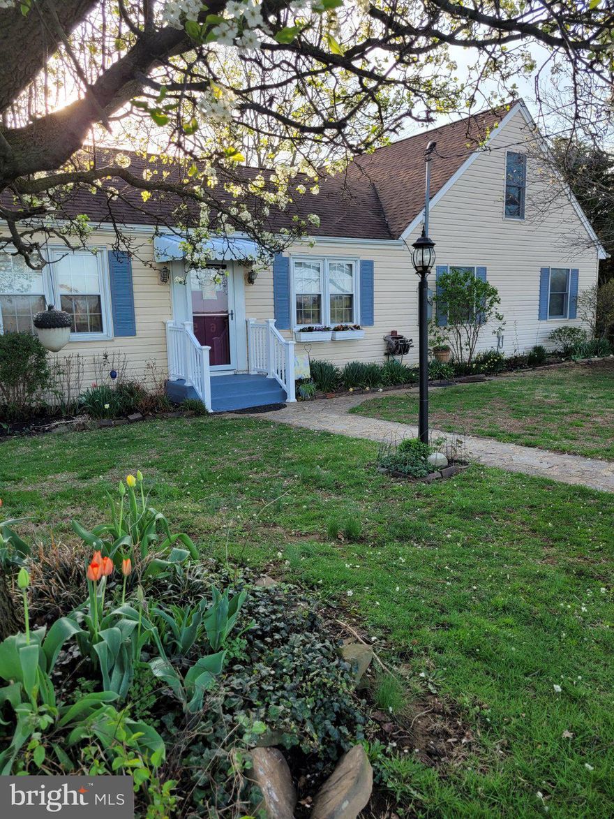 Kentmore Park cottage. Well maintained. Four bedrooms and two baths. One bath reconfigured with stack washer and dryer. Could be returned to full bath when relocating washer and dryer to basement.  Lovely pastoral view of farmland. Easy path to beach and central Kentmore Park area. Tax free shopping in Delaware. Convenient shopping in Galena. Check out Cross Street Market for produce, local meat, specialty foods and plantings. Also Jones Farm for local meats and ice cream.  Proximity to Historic Chesterton with casual and special dining, eclectic shopping, Chestertown Country Club, waterfront access, fishing and boating opportunities. Sail on the Packet for an adventure on the Chester River. Visit historical buildings. Enjoy weekend activities in History Park in the center of town. Never a dull moment. Chestertown is full of history including Washington College and the Chestertown Tea Party.
Kentmore Park was established in the late 1940 era. Started  mainly as a sailing community for weekend and summer enjoyment. Now a very active  community with year round social events as many familys have expanded their time in Kentmore beyond spring, summer and fall. A mix of full time and part time residents. All ages are represented. There is a social club with $350.00 yearly dues. There are many activities with the Kentmore Park Improvement Association (KPIA) for all ages. A friendly and welcoming community. Easy travel to points north and south. PA, NJ, DC. Easy day trip to Annapolis, Easton, St. Michaels.
