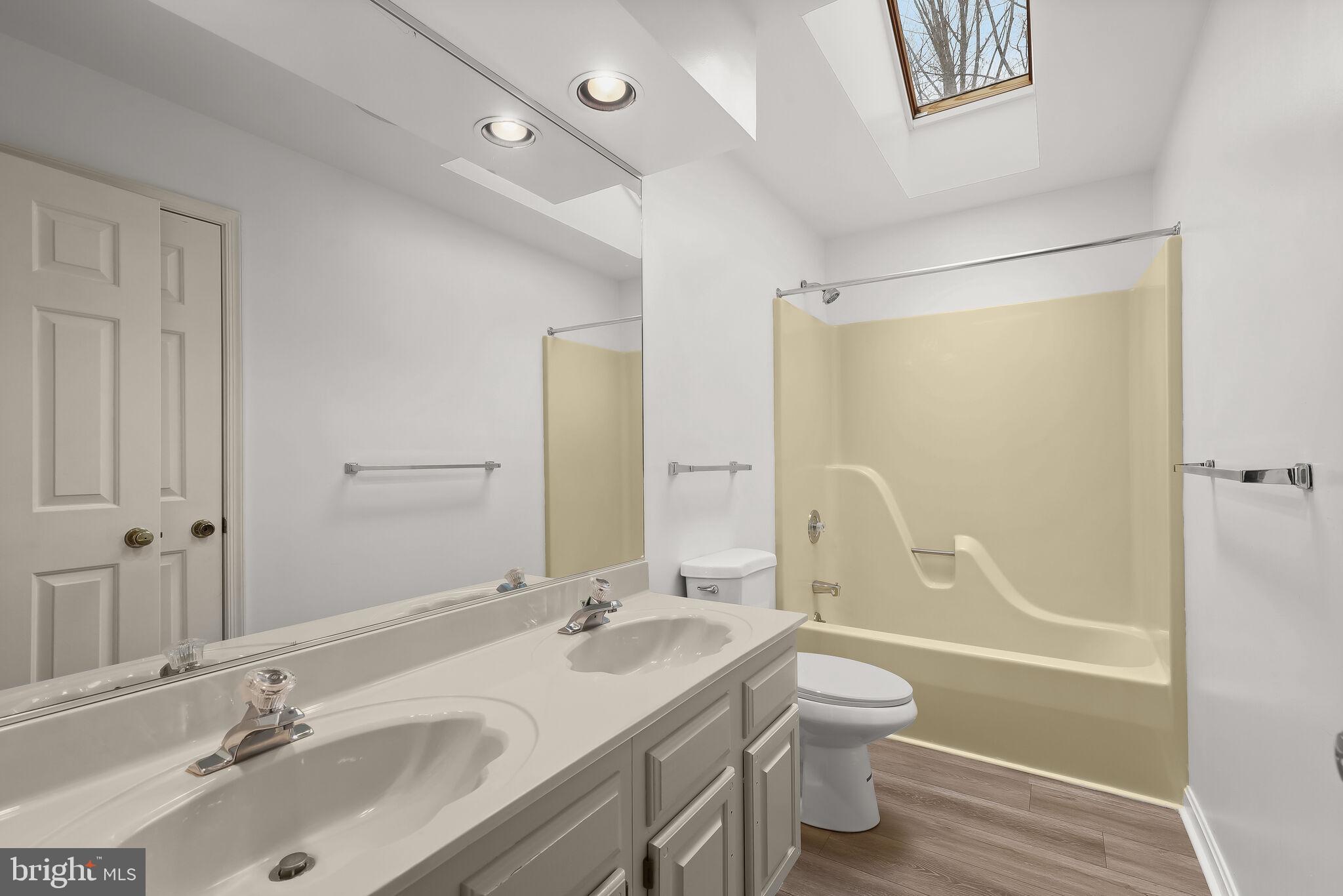 MANOR WOODS - Residential