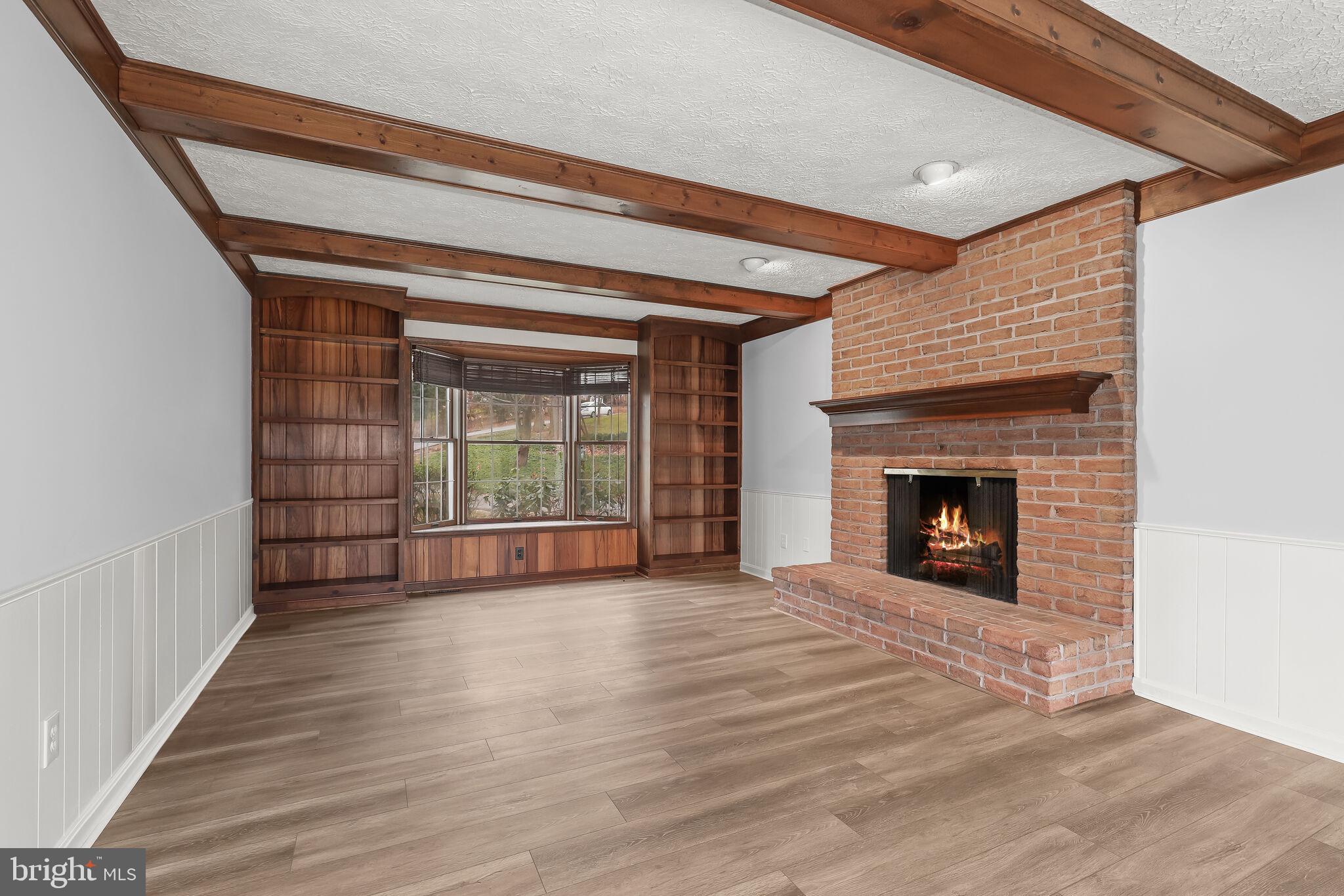 MANOR WOODS - Residential