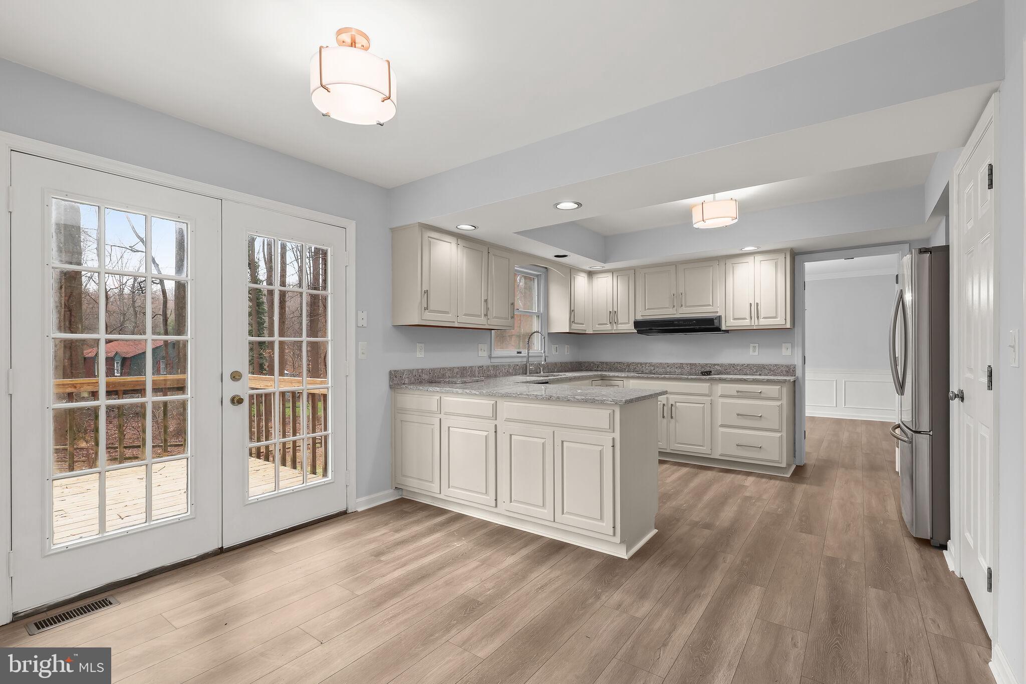 MANOR WOODS - Residential